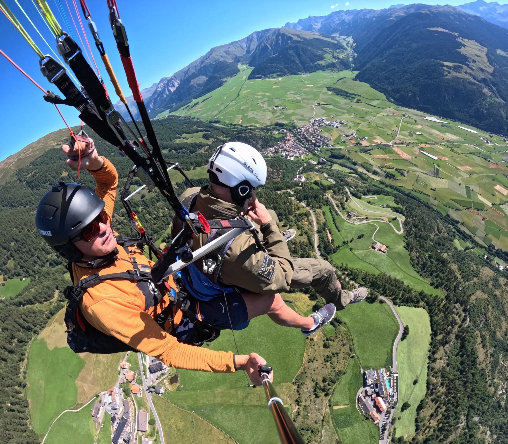 Tandempilot Fritz am Watles über dem Obervinschgau