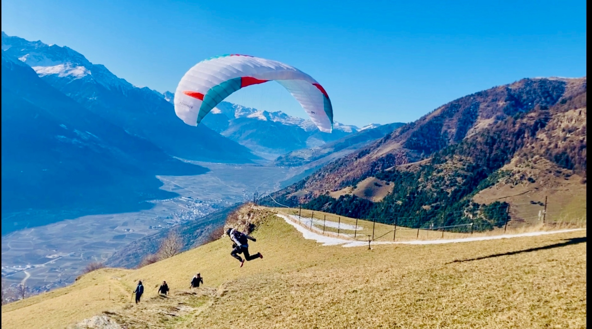 Start am Berghang über Latsch mit Blick ins Vinschgau