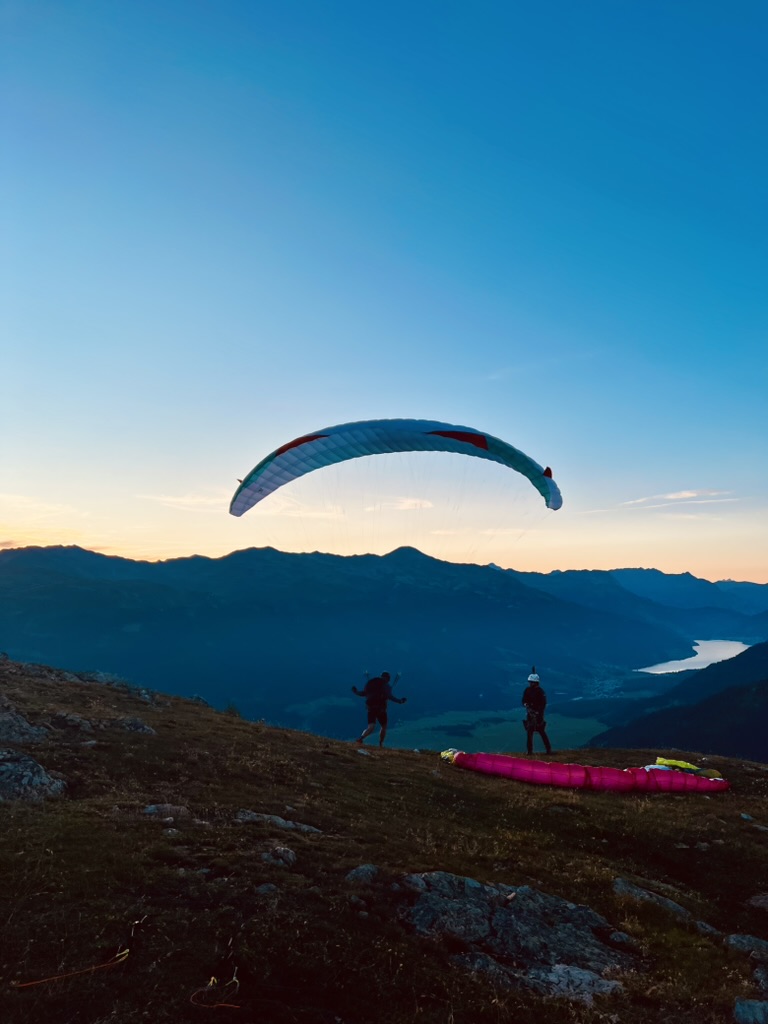 Abendstart am Berghang mit Blick zum Reschensee