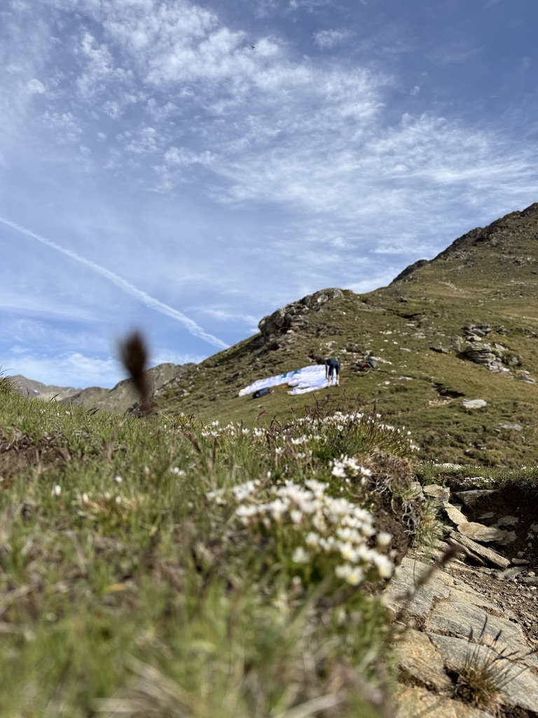 Hike and Fly Startplatz am Berghang im Vinschgau