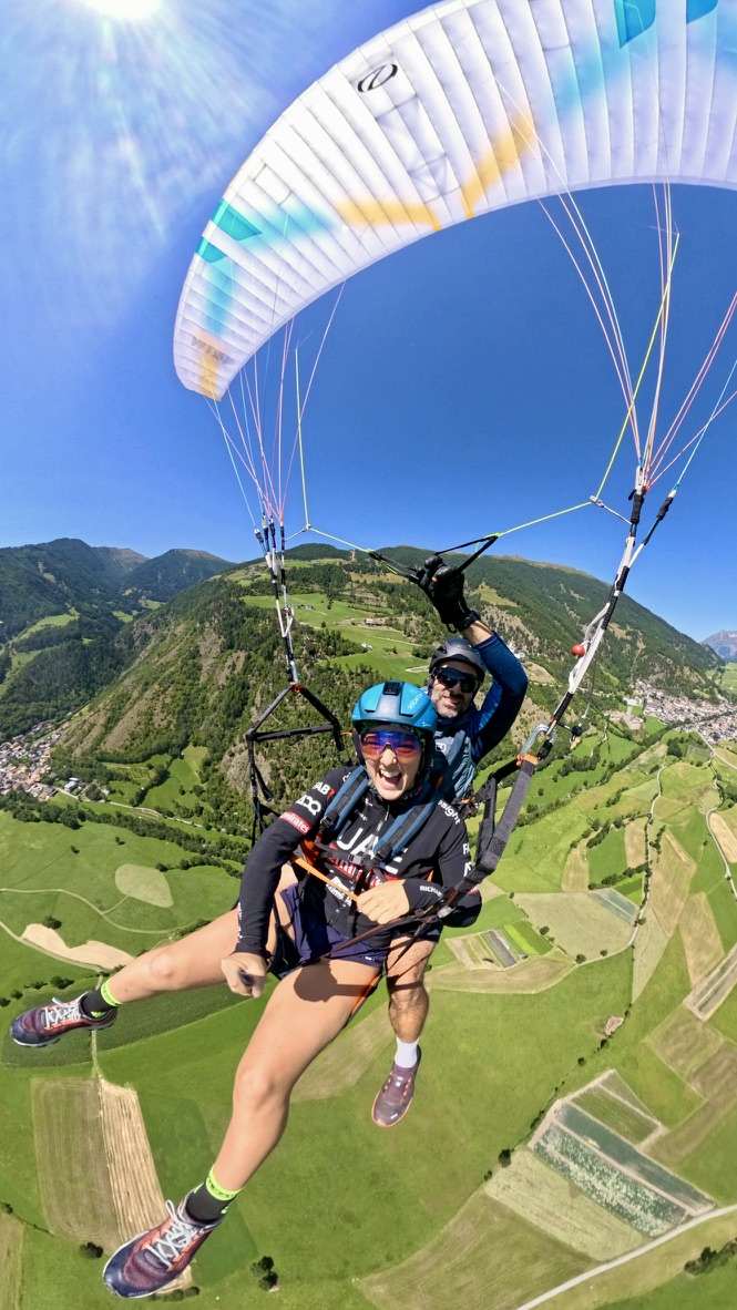 Freude nach dem Tandemflug im Vinschgau
